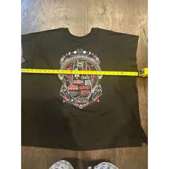 Nwt Universal Studios Hollywood -HHN 2023 - Haunted Houses - T-Shirt b19 - Picture 1 of 4